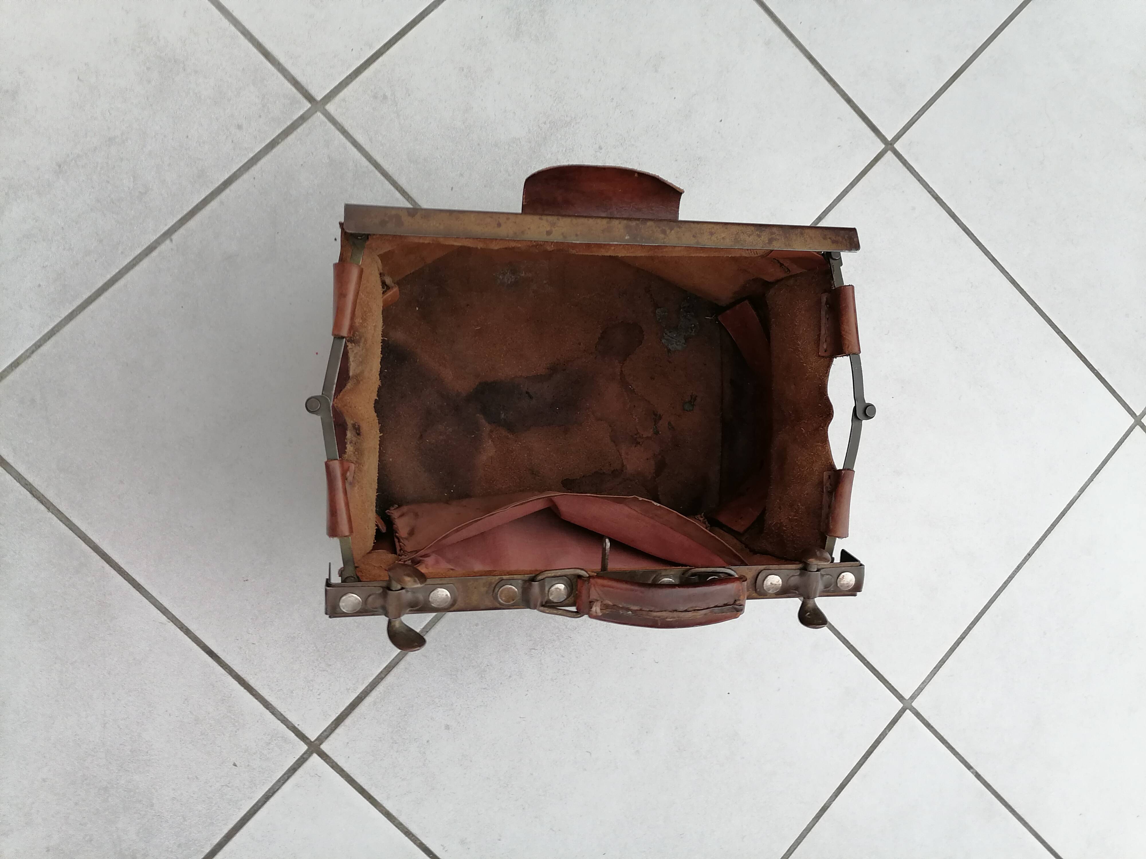 Leather doctor's bag