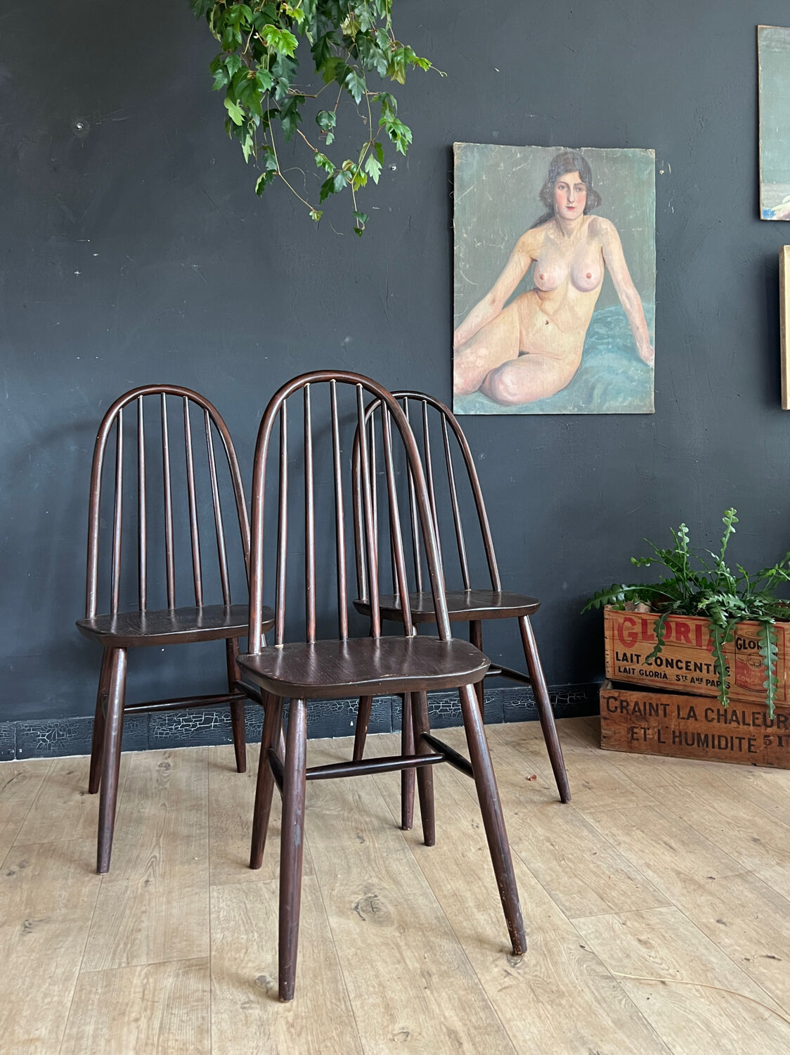 Trois chaises vintage