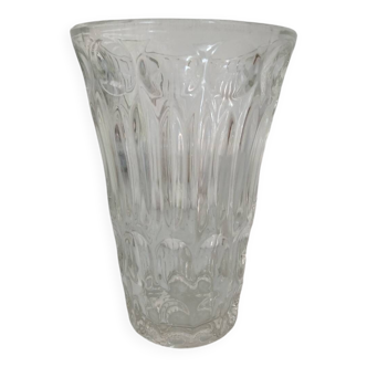 Vase en verre ciselé