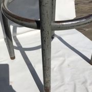 Tabouret industriel assise cuir gris foncé