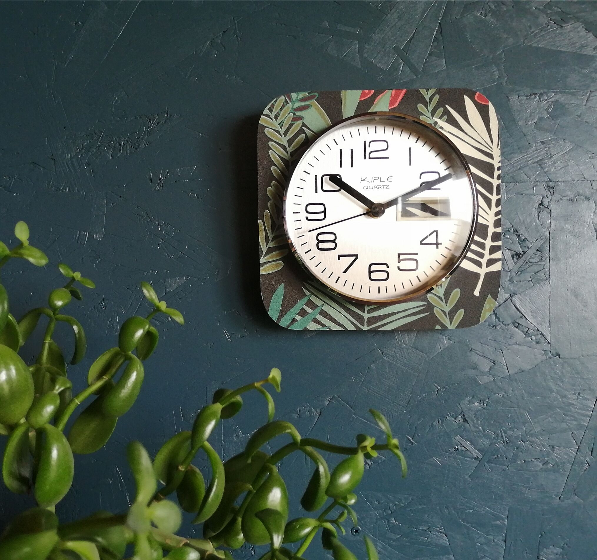 Vintage formica square silent wall clock "Kiplé black green red"