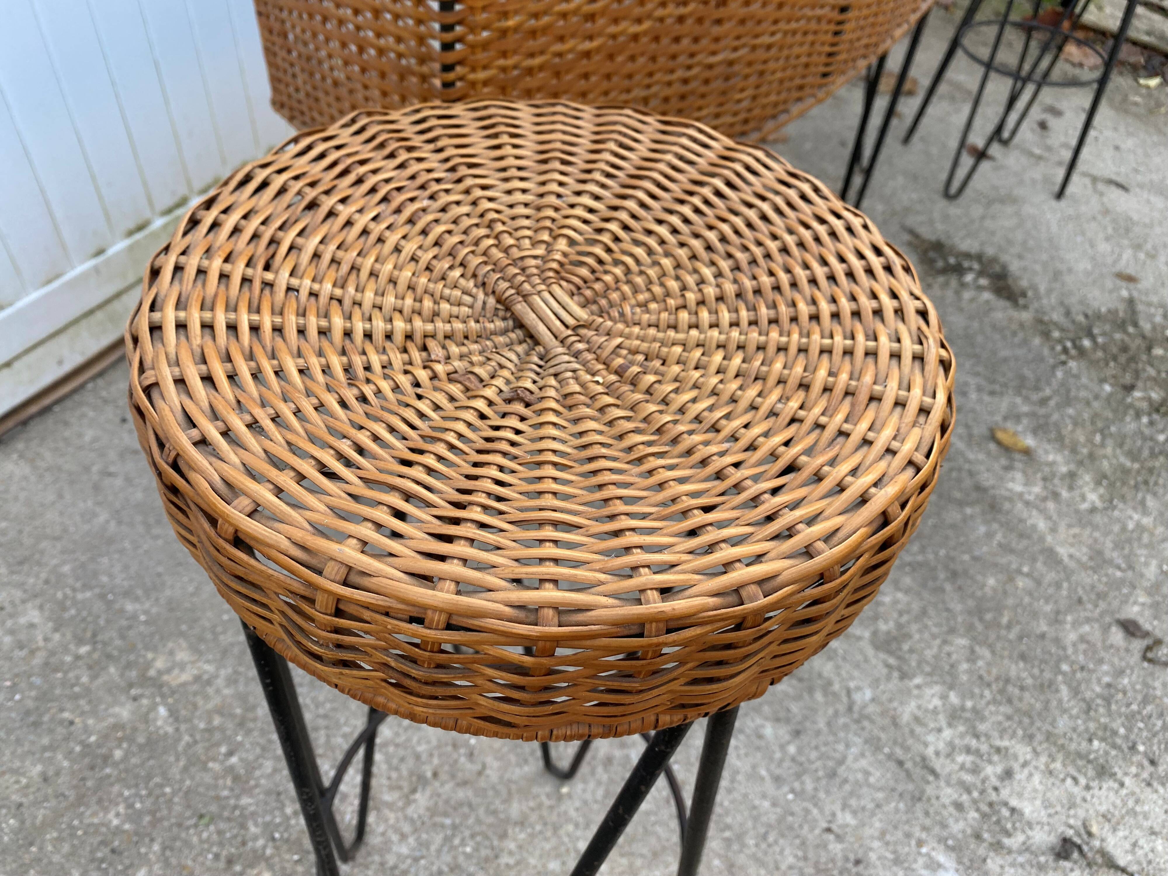 Vintage 1950s bar counter with two rattan and metal stools