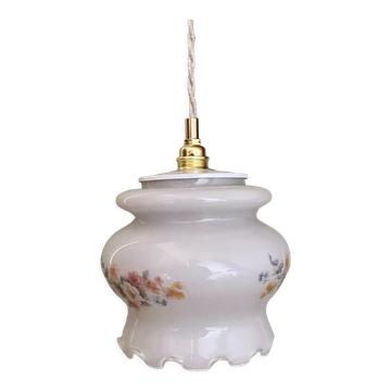 Baladeuse globe vintage en opaline blanche avec dessins de fleurs