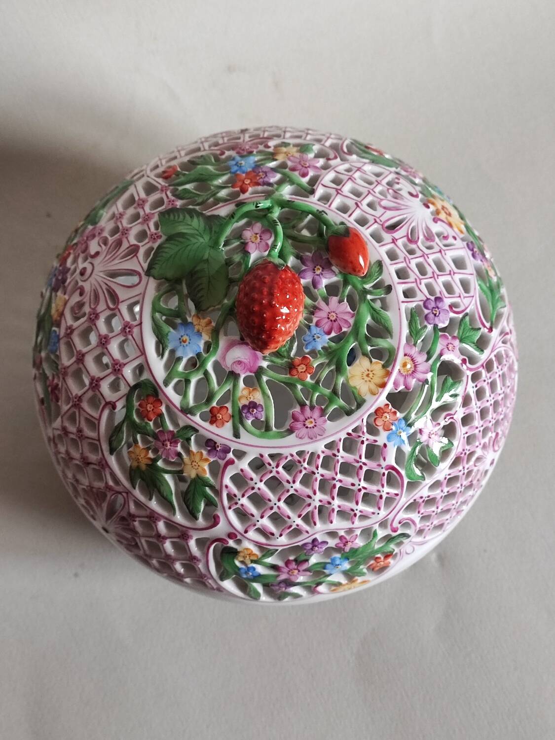 Herend porcelain bonbonnière