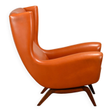 Illum Wikkelsø Wingback Armchair Model 110 in Cognac Leather, Denmark 1960s