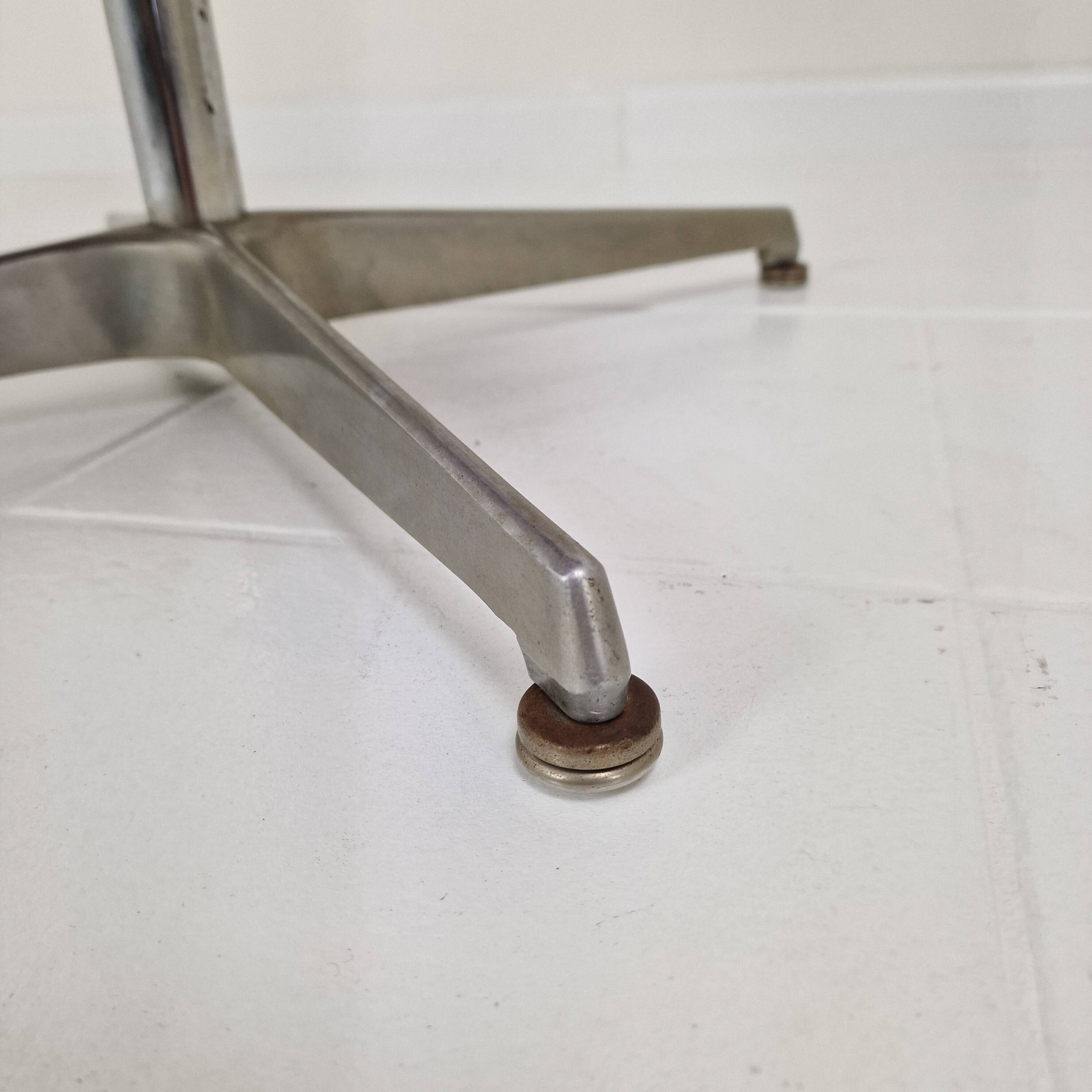 Little Tulip Armchair with cross base by Pierre Paulin for Artifort, 1970s