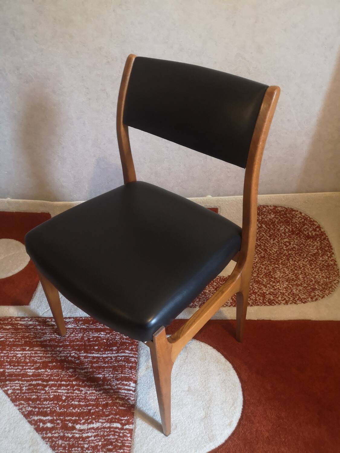 2 Scandinavian chairs
