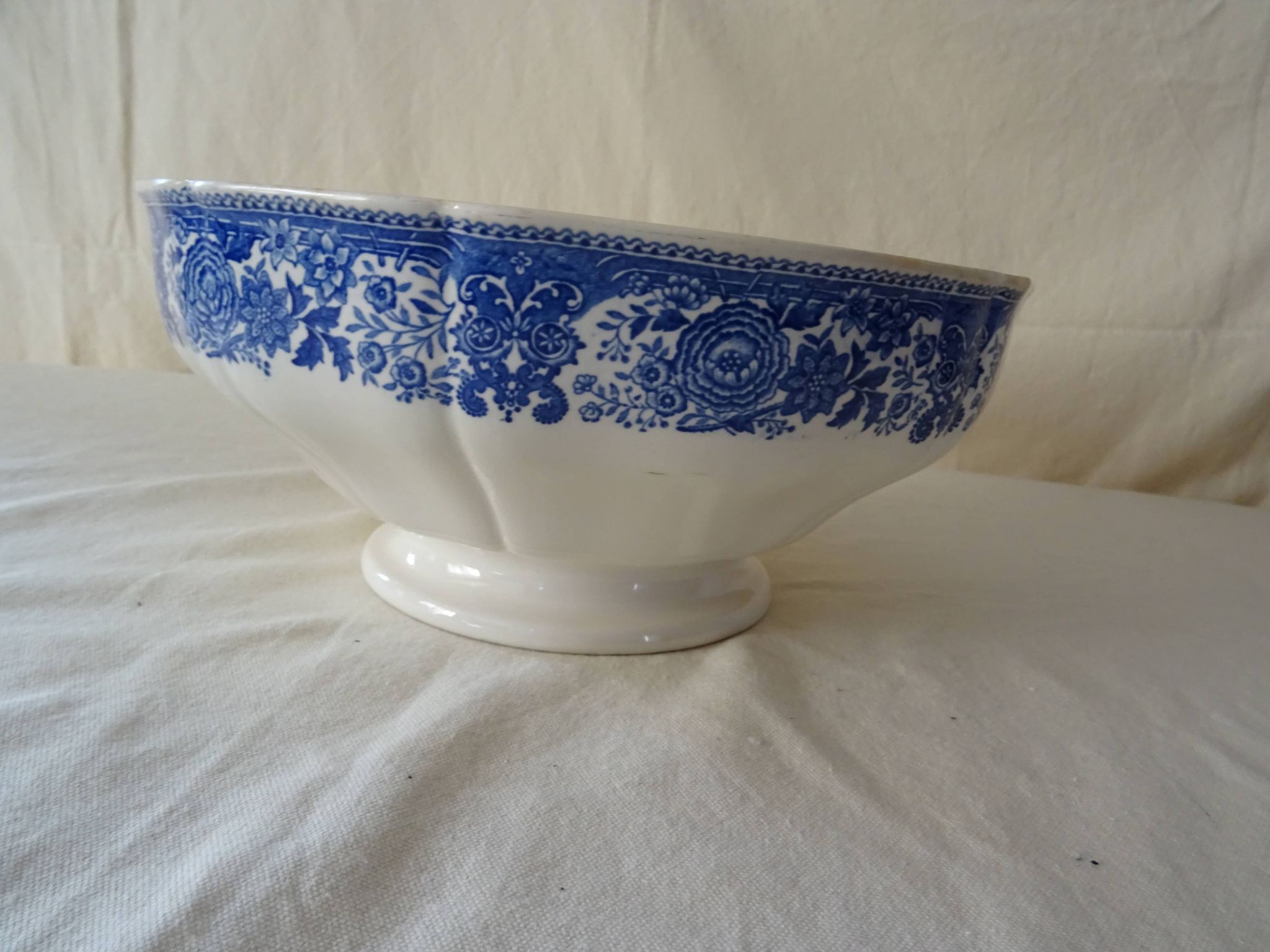 Large salad bowl dish Villeroy & Boch antique earthenware 374112 Burgenland Blue