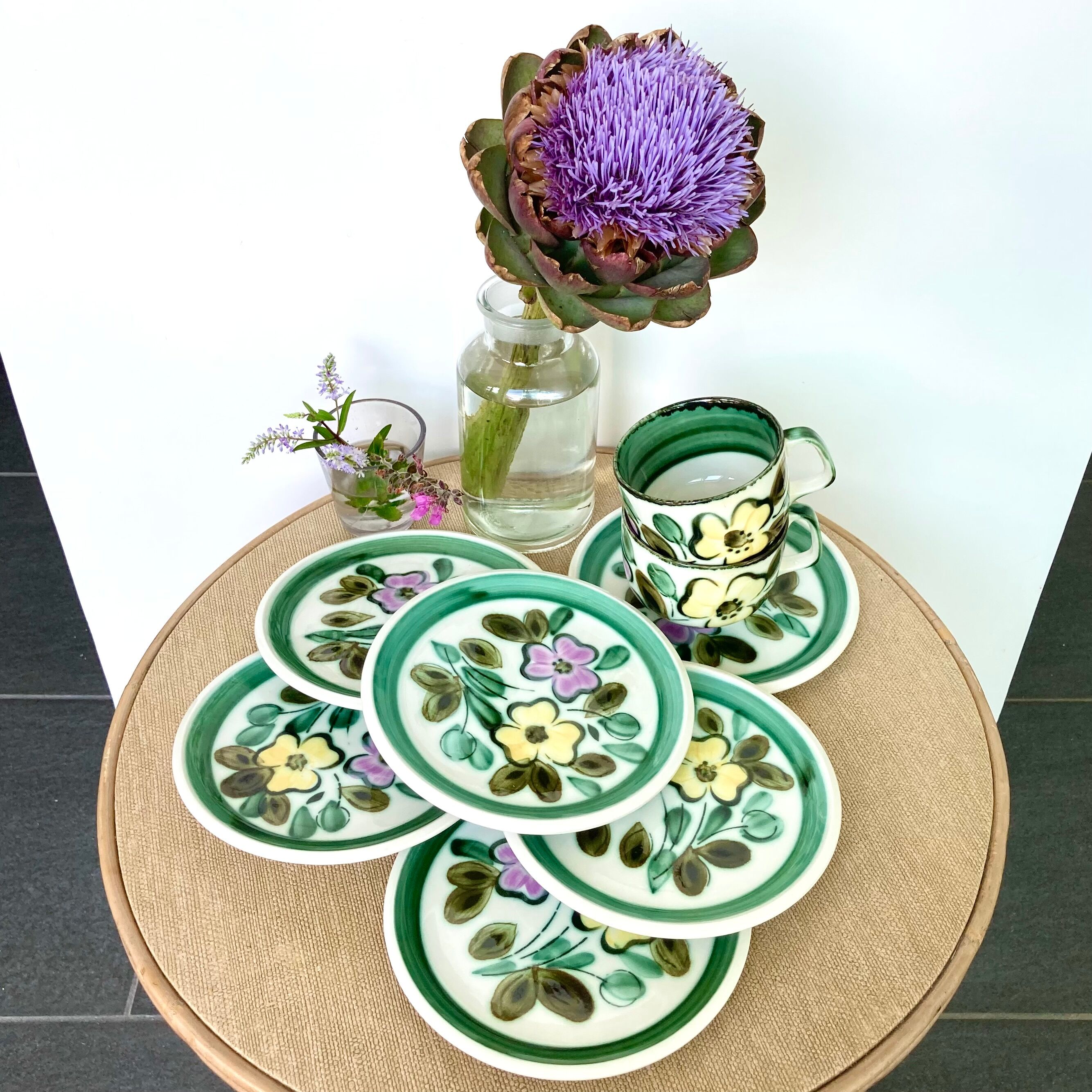 6 Boch Belgium dessert plates and 2 cups