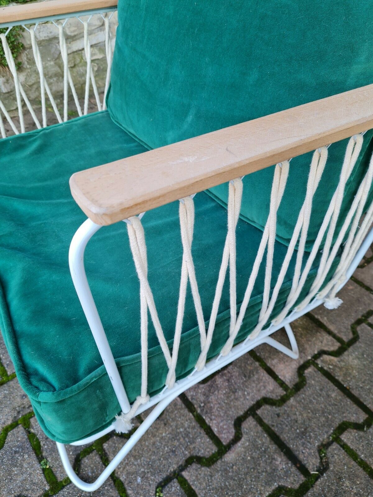 Fauteuil croisette en fer forgé avec coussins en velours vert