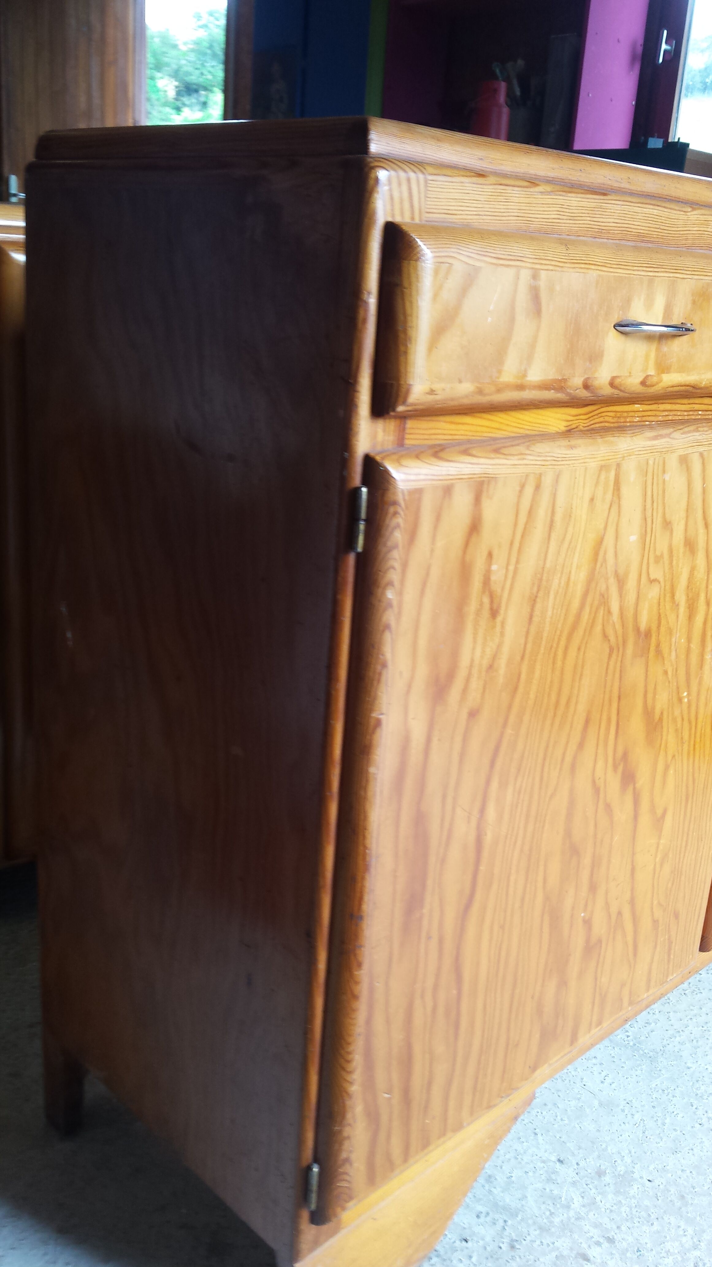 Mado low buffet, green balatum tray