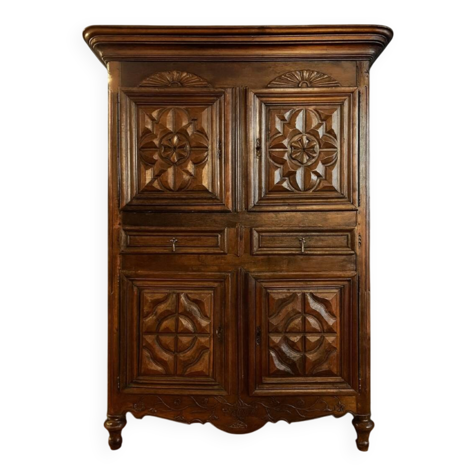 Eighteenth-century four-panel cabinet in solid walnut.