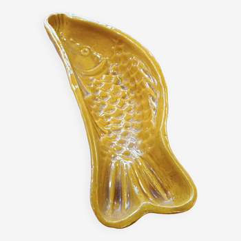 Fish-shaped slip dish