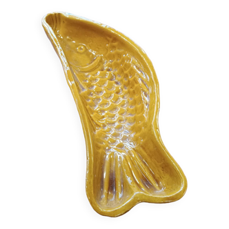 Fish-shaped slip dish