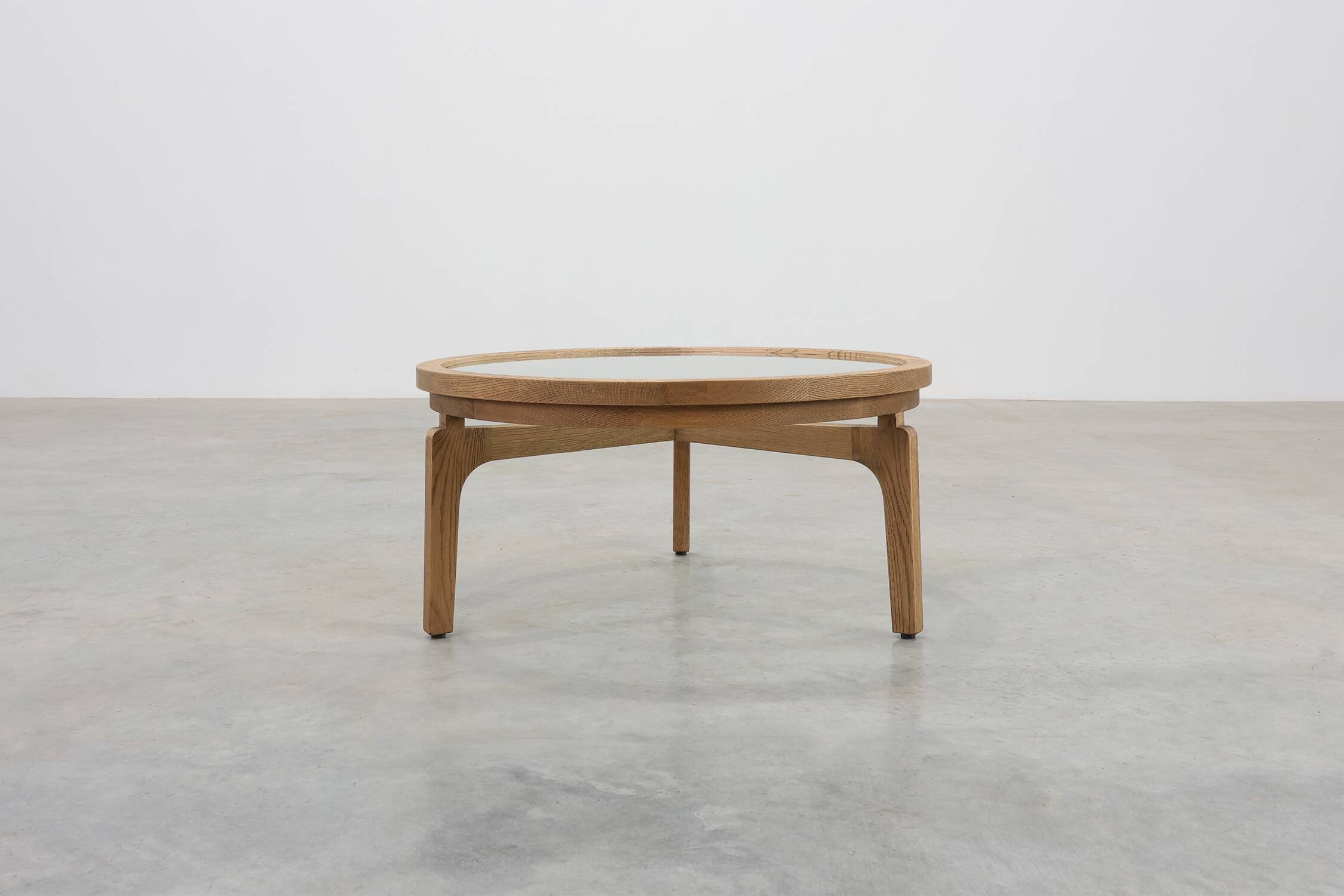 Table moderne en bois de cèdre et verre, Italie fin du 20e siècle