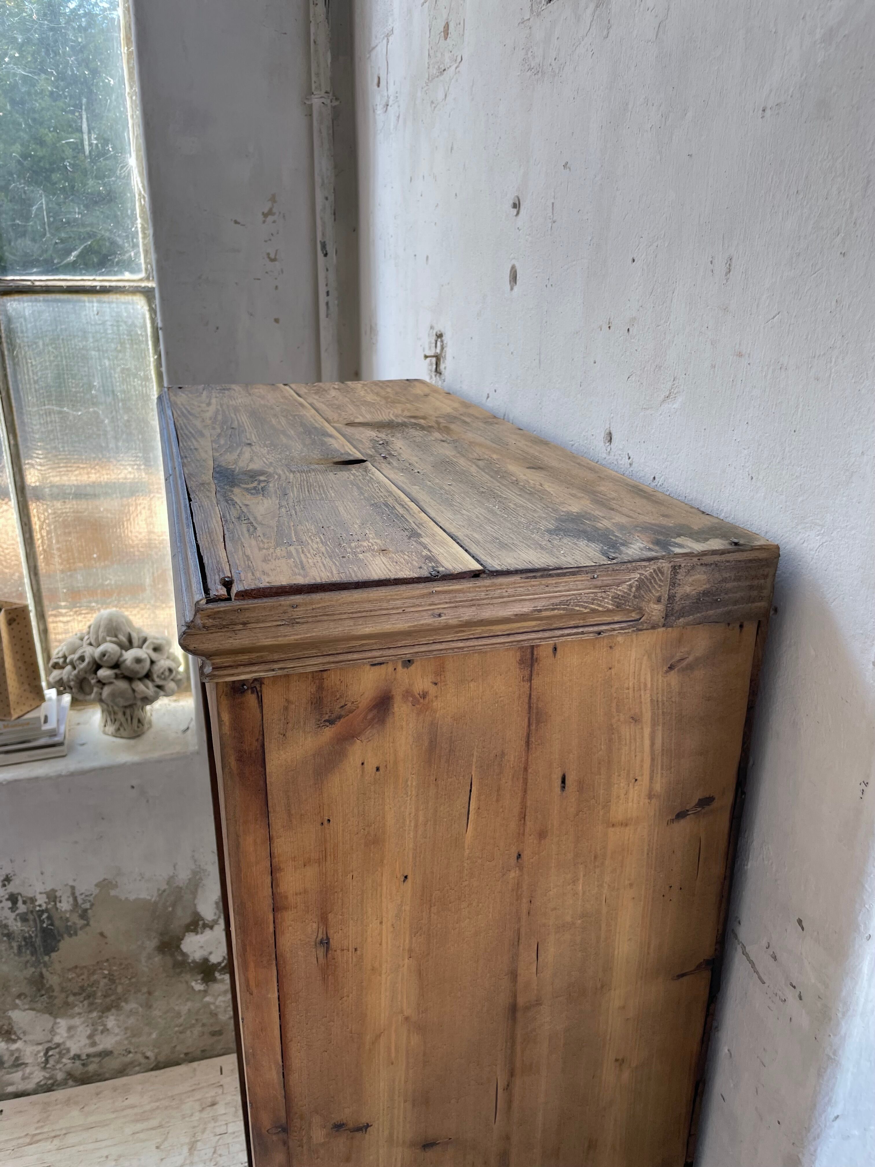 Library bonnetière pine