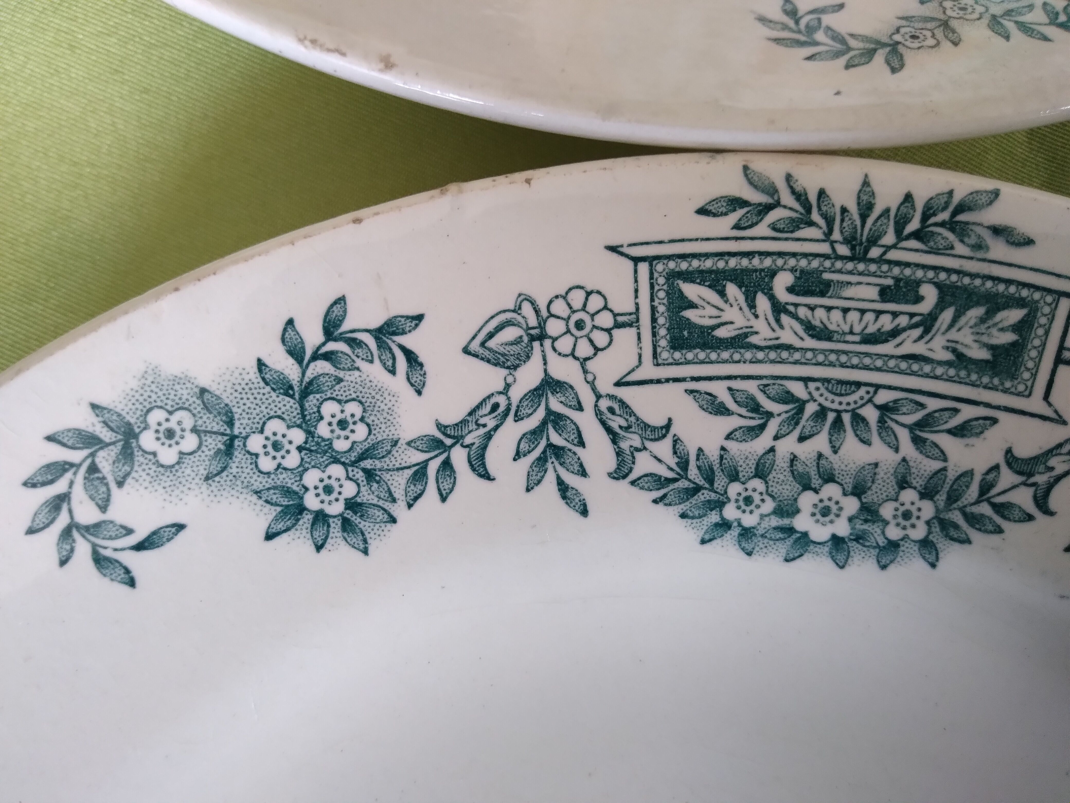 Flat plates Lutèce Longchamp