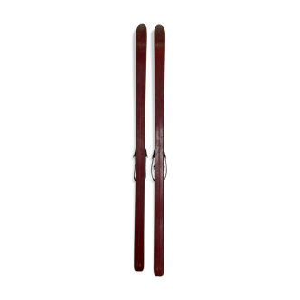 FORMER WOODEN SKI PAIR