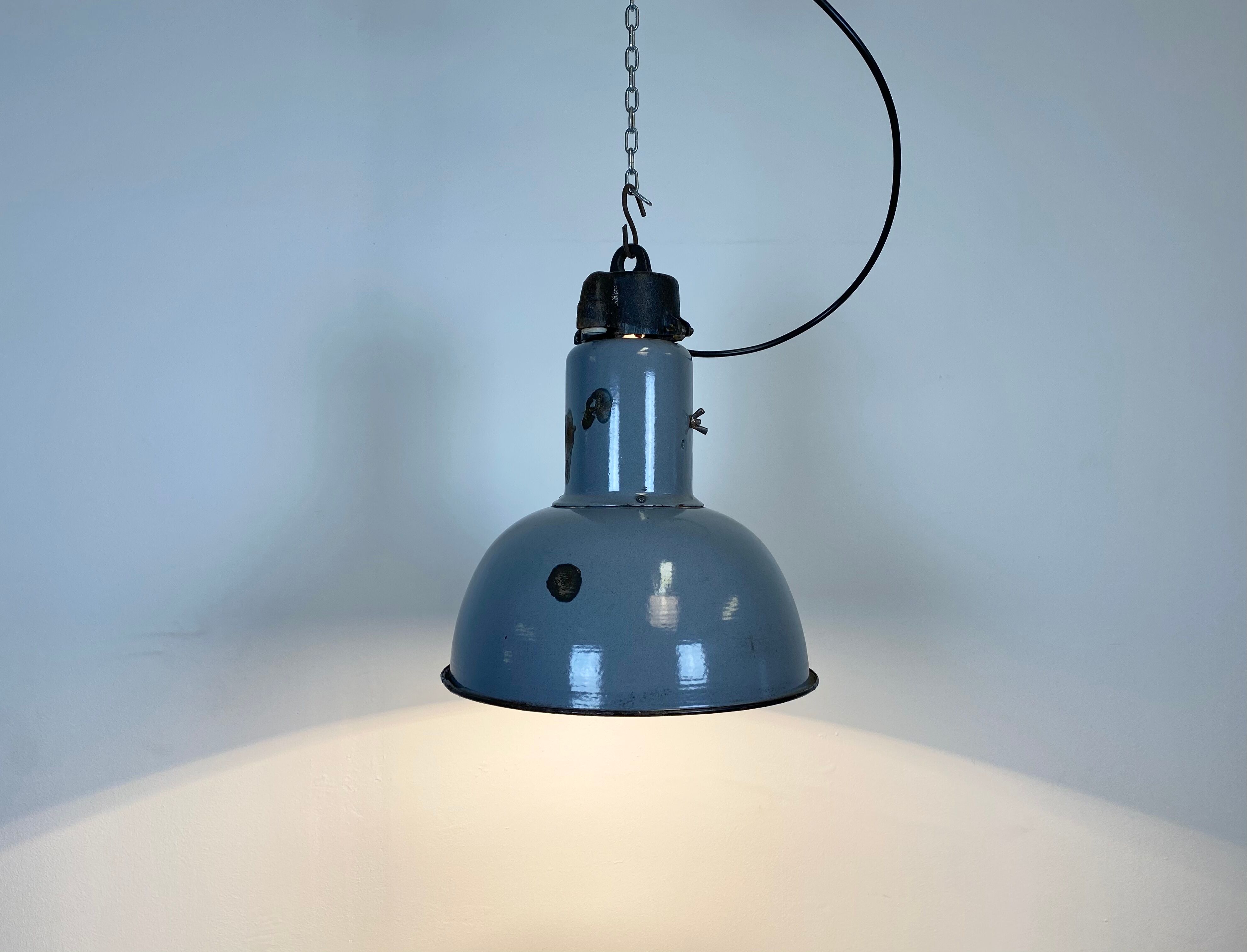 Industrial grey enamel hanging bauhaus lamp, 1930s