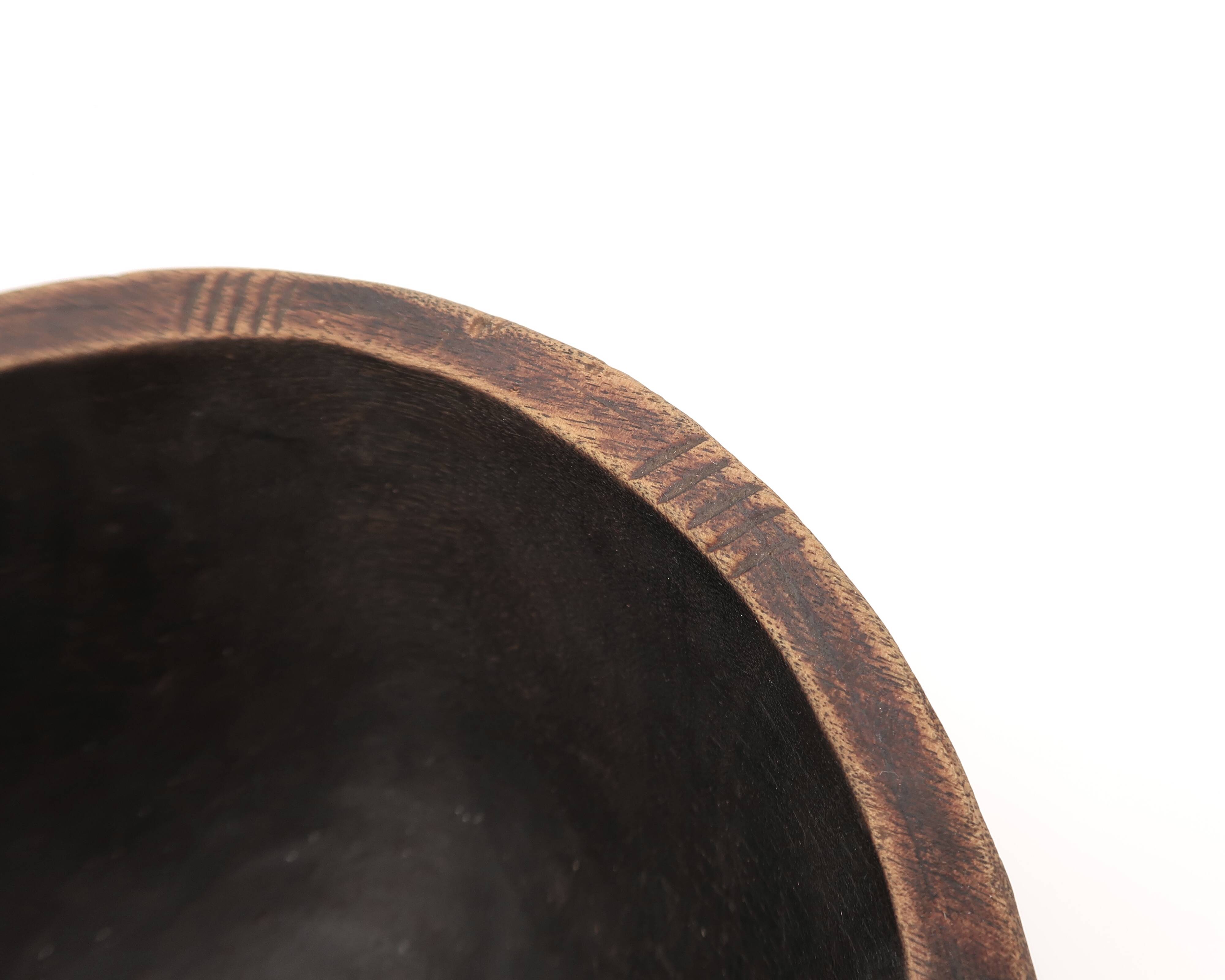Empty African tumbler pocket dish in blackened wood, 1970s