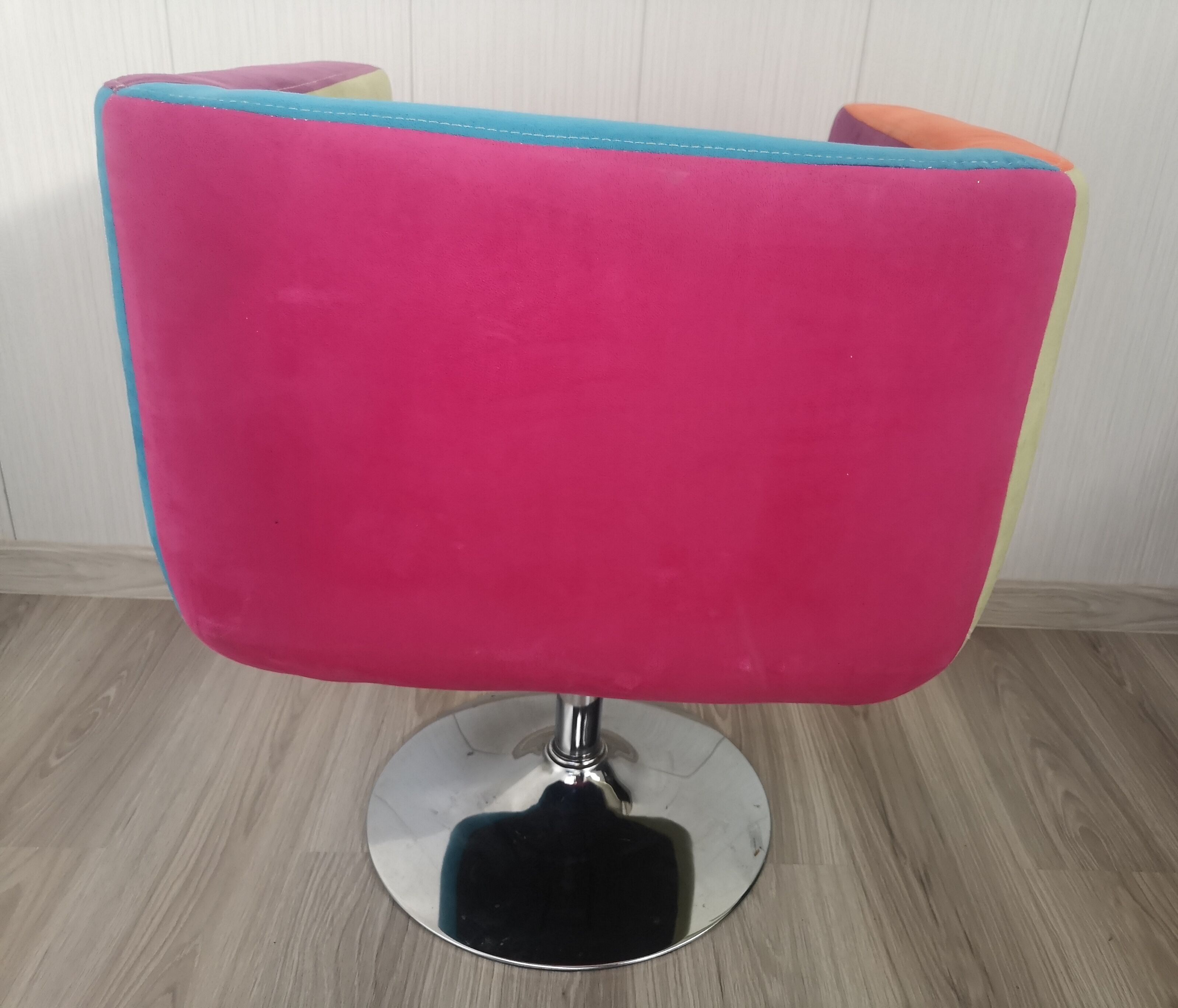 Multicolors swivel armchair