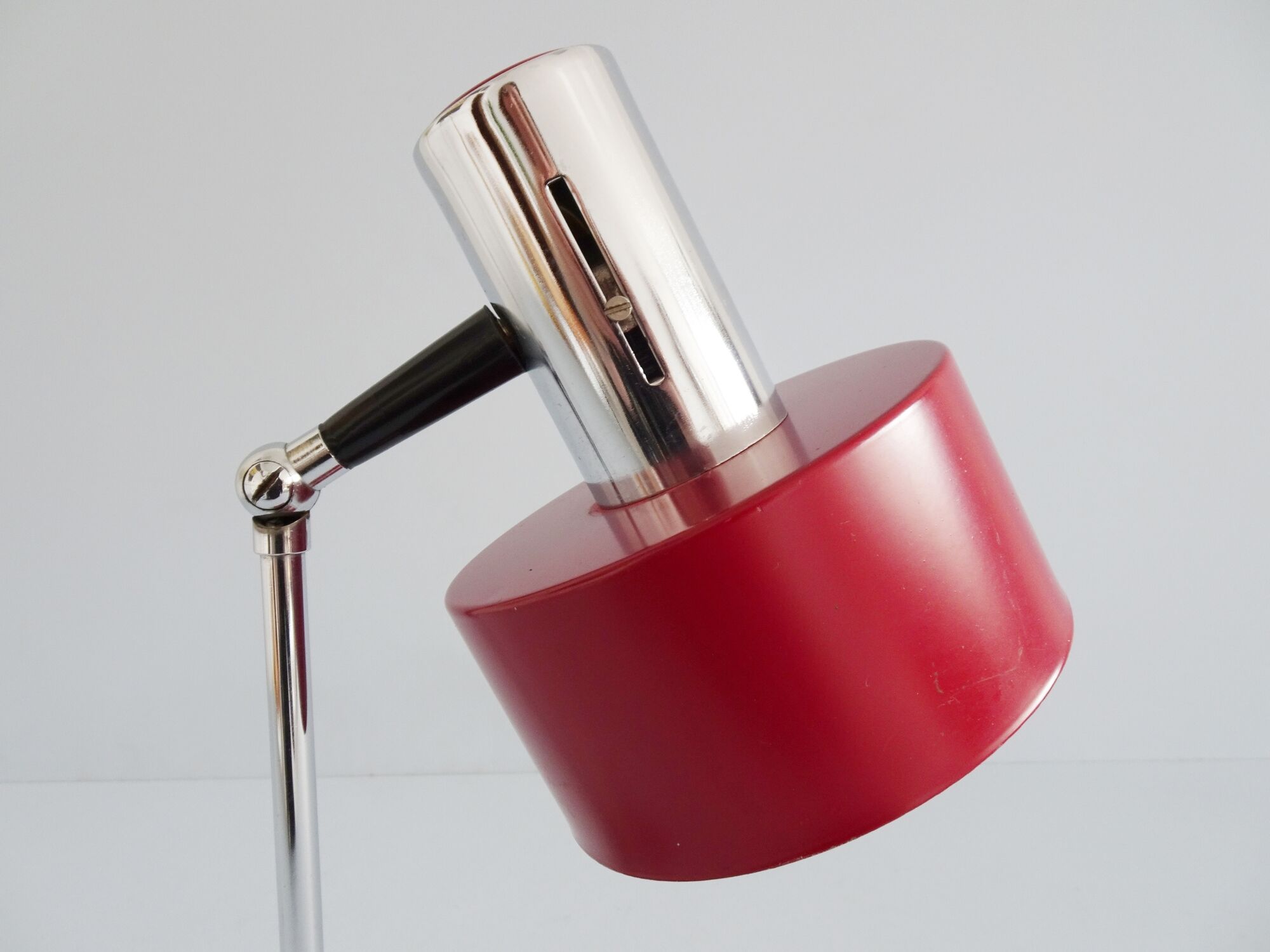 Mid century desk lamp burgundy with chrome and wood, red table lamp 1960s