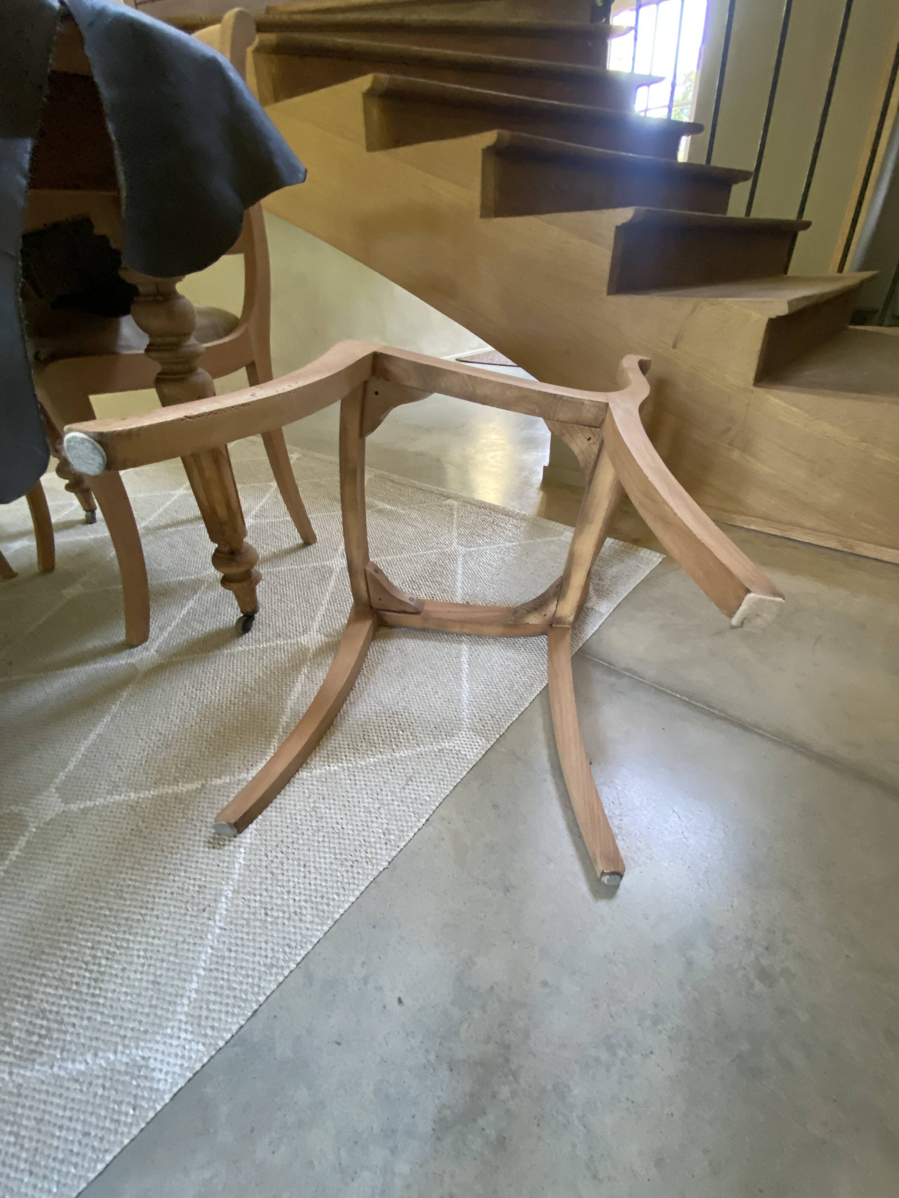 Chaises Louis Philippe barrettes pieds sabres