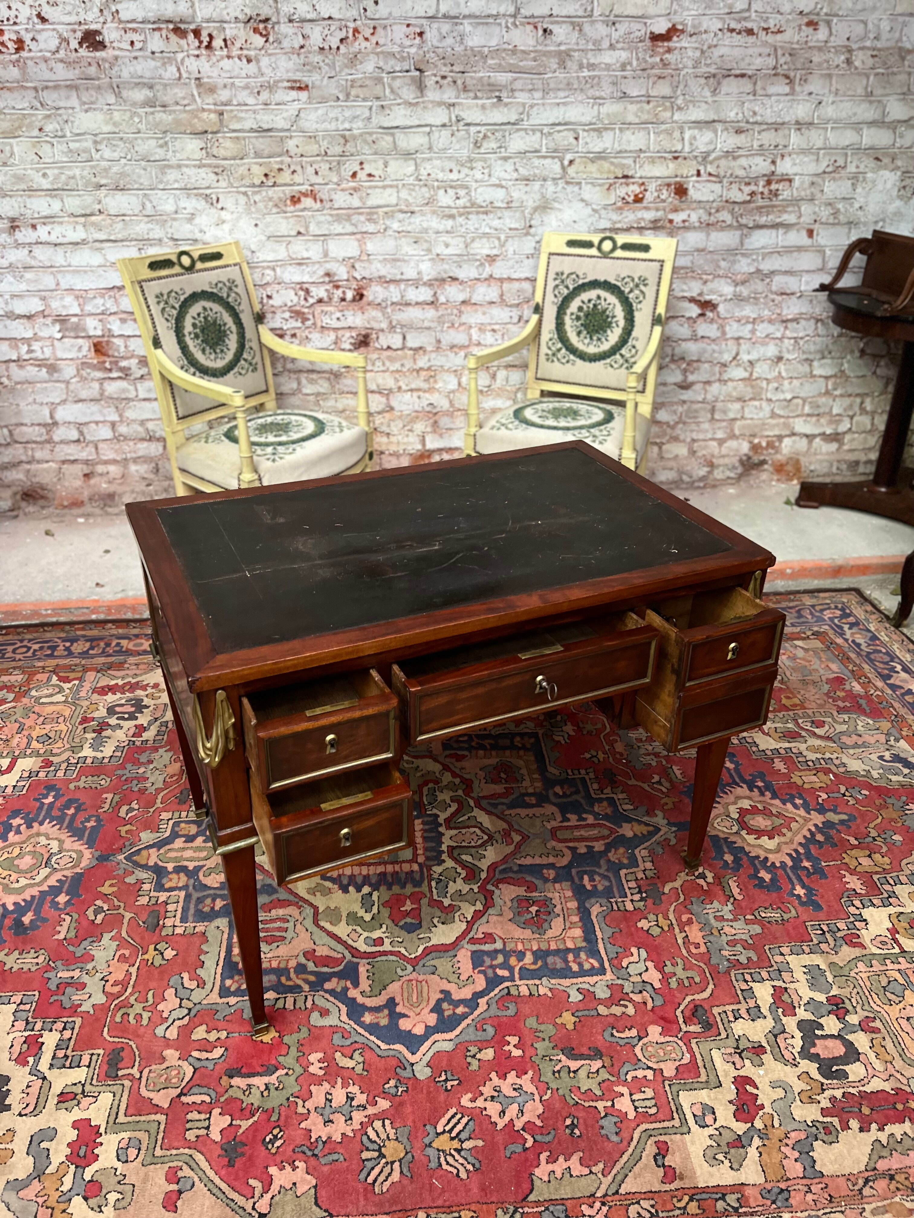 Flat desk of mahogany lady period Louis XVI, XVIIIth century