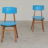 Pair of wooden and plastic chairs Ton Bystrice Thonet