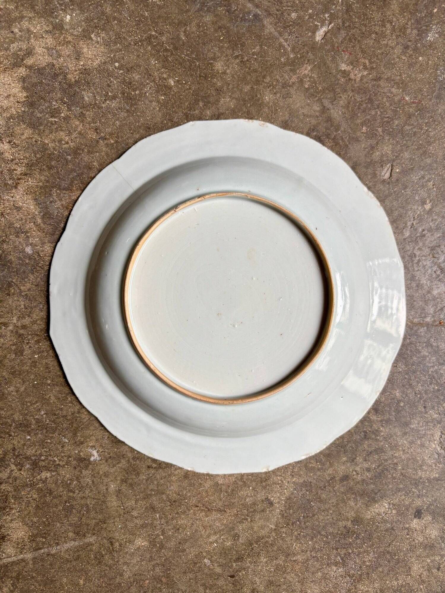 Deep plate from the Compagnie des Indes Famille Rose porcelain, 18th century