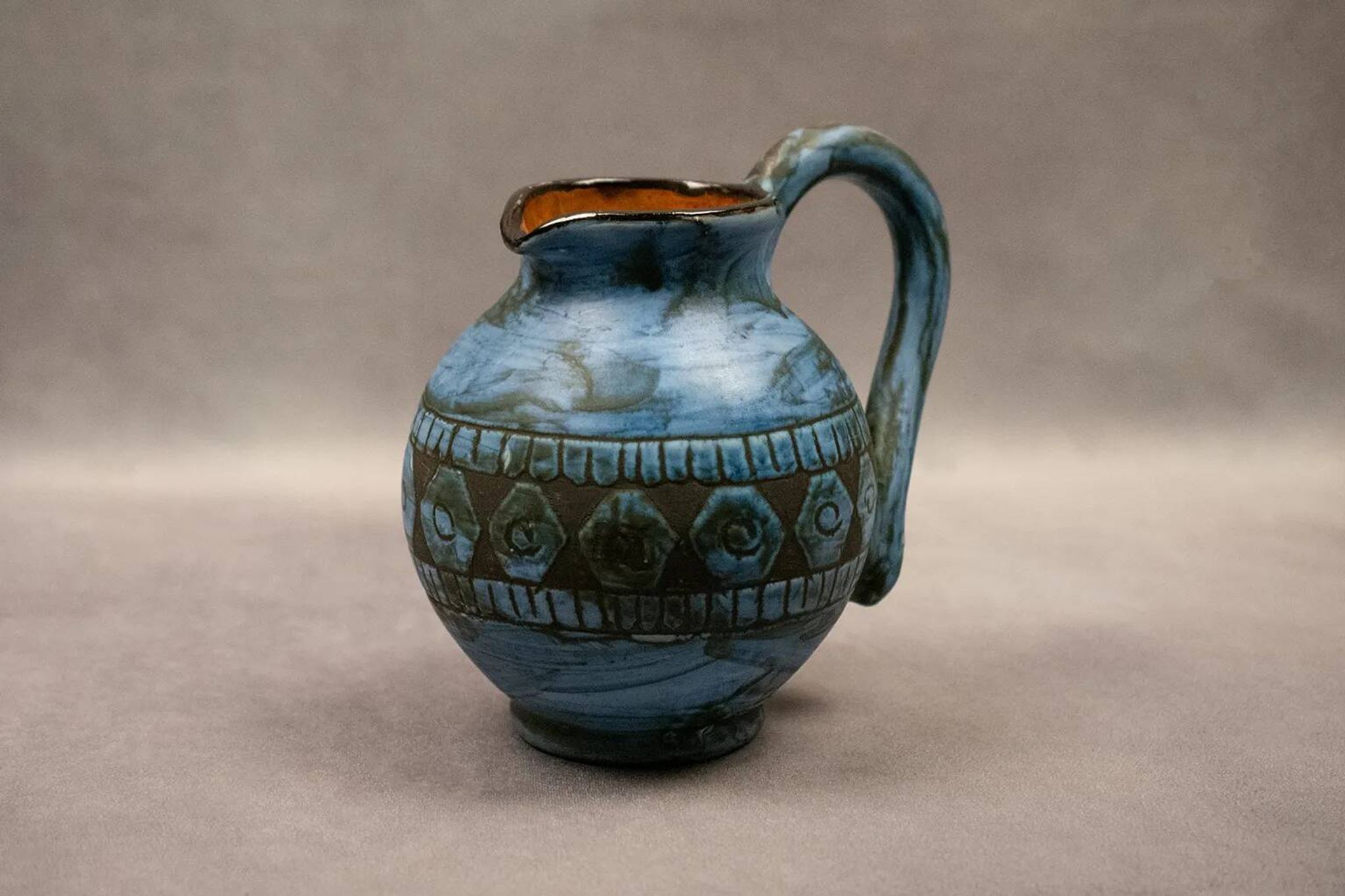 Blue ceramic pitcher with frieze by Jérôme Massier – Vallauris