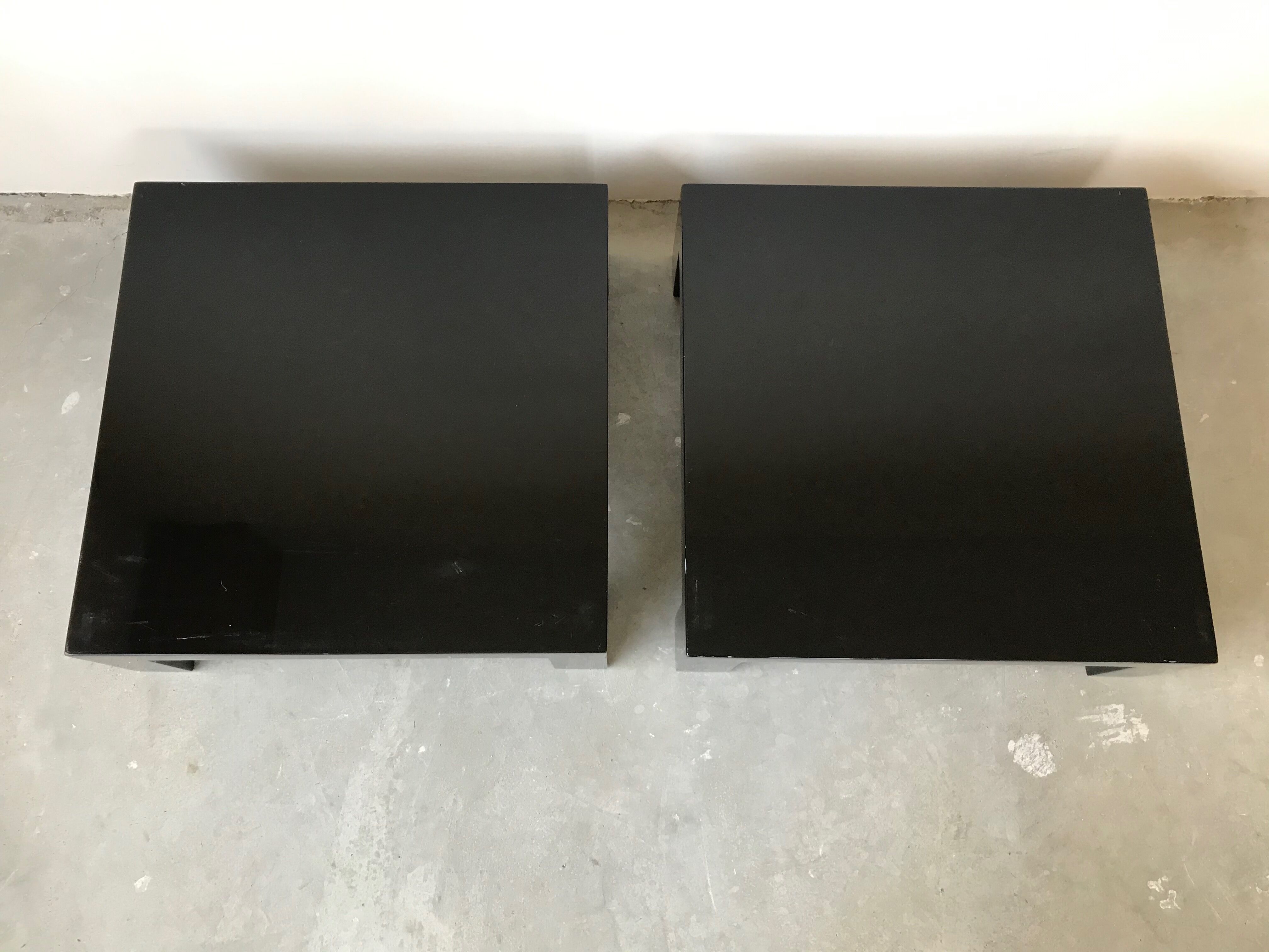 Pair of black laqué wood coffee tables, circa 1970.