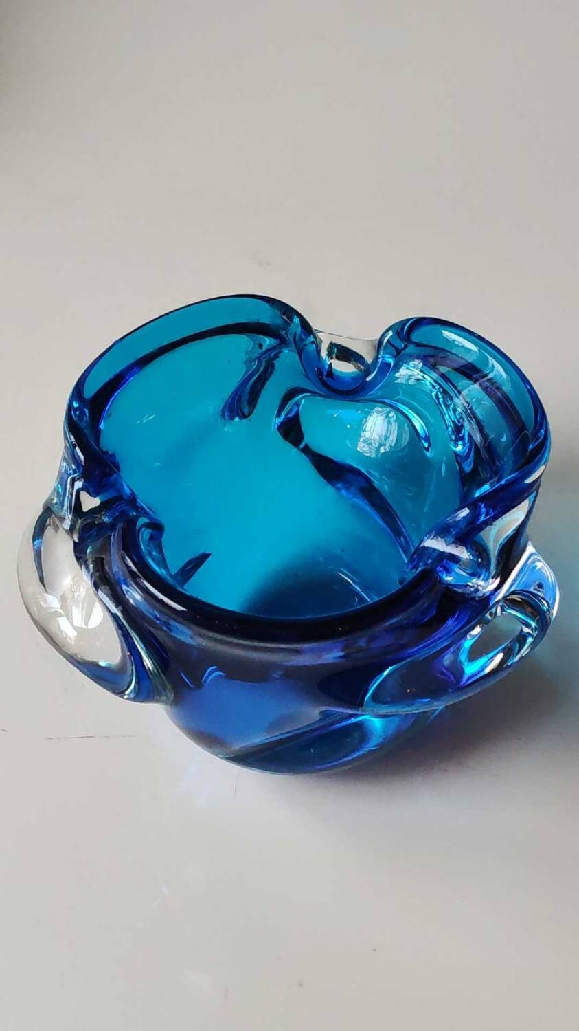 Empty pocket/Corolla shaped ashtray, in Murano style blown art glass, turquoise blue