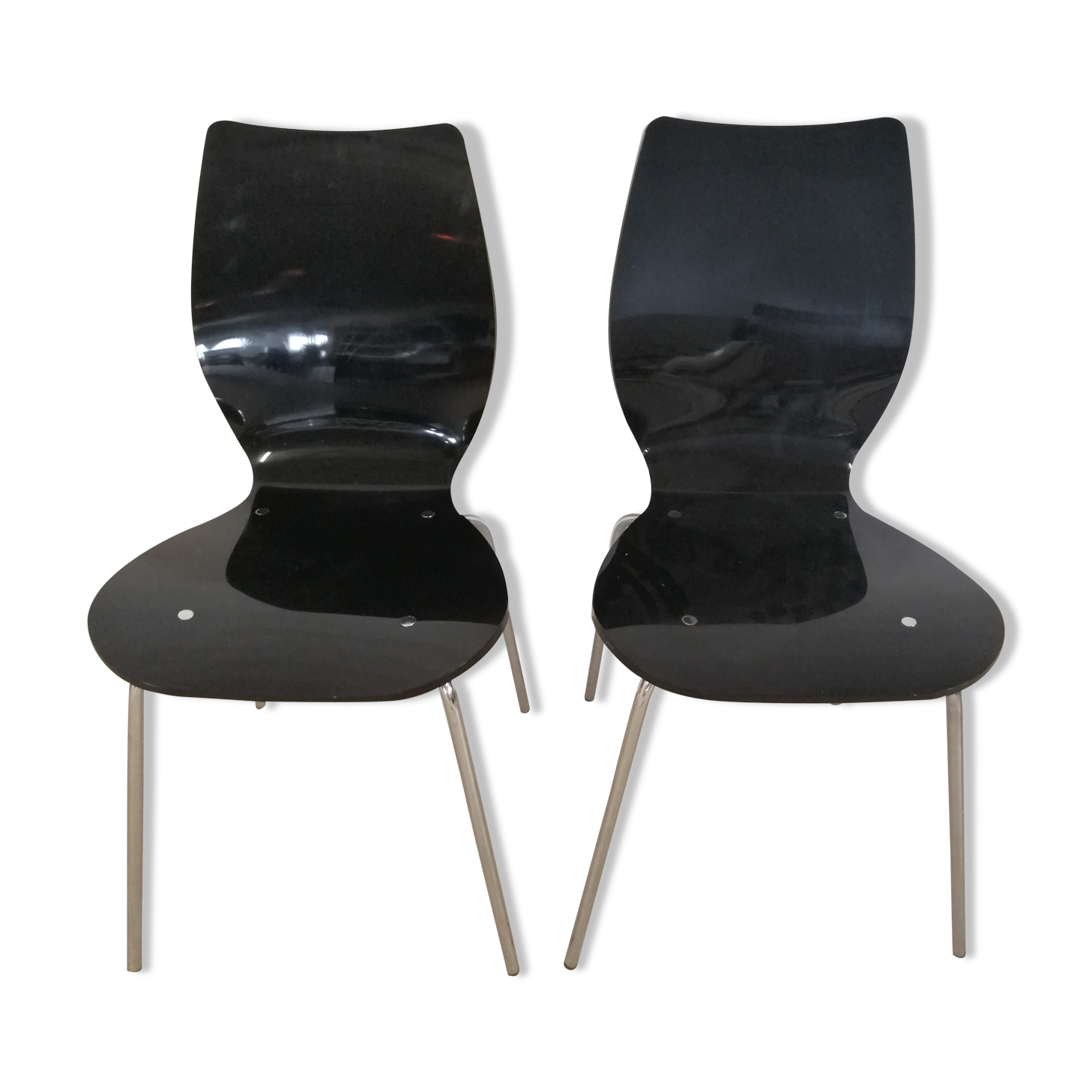 Paire de chaises en plexiglas fumé