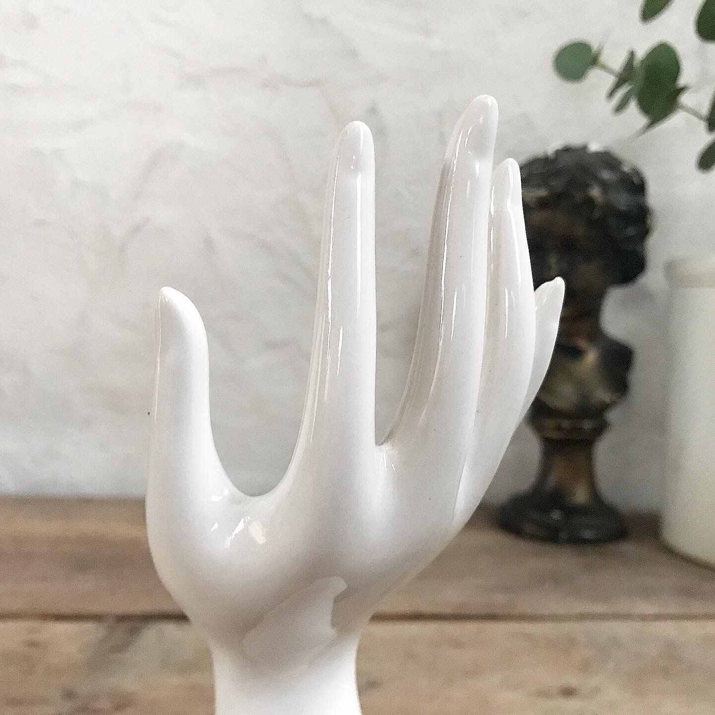 Duo de mains baguier blanches