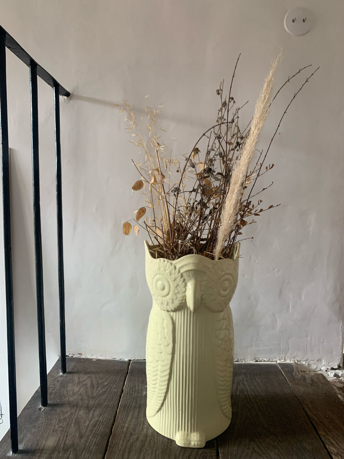 Umbrella door owl shape