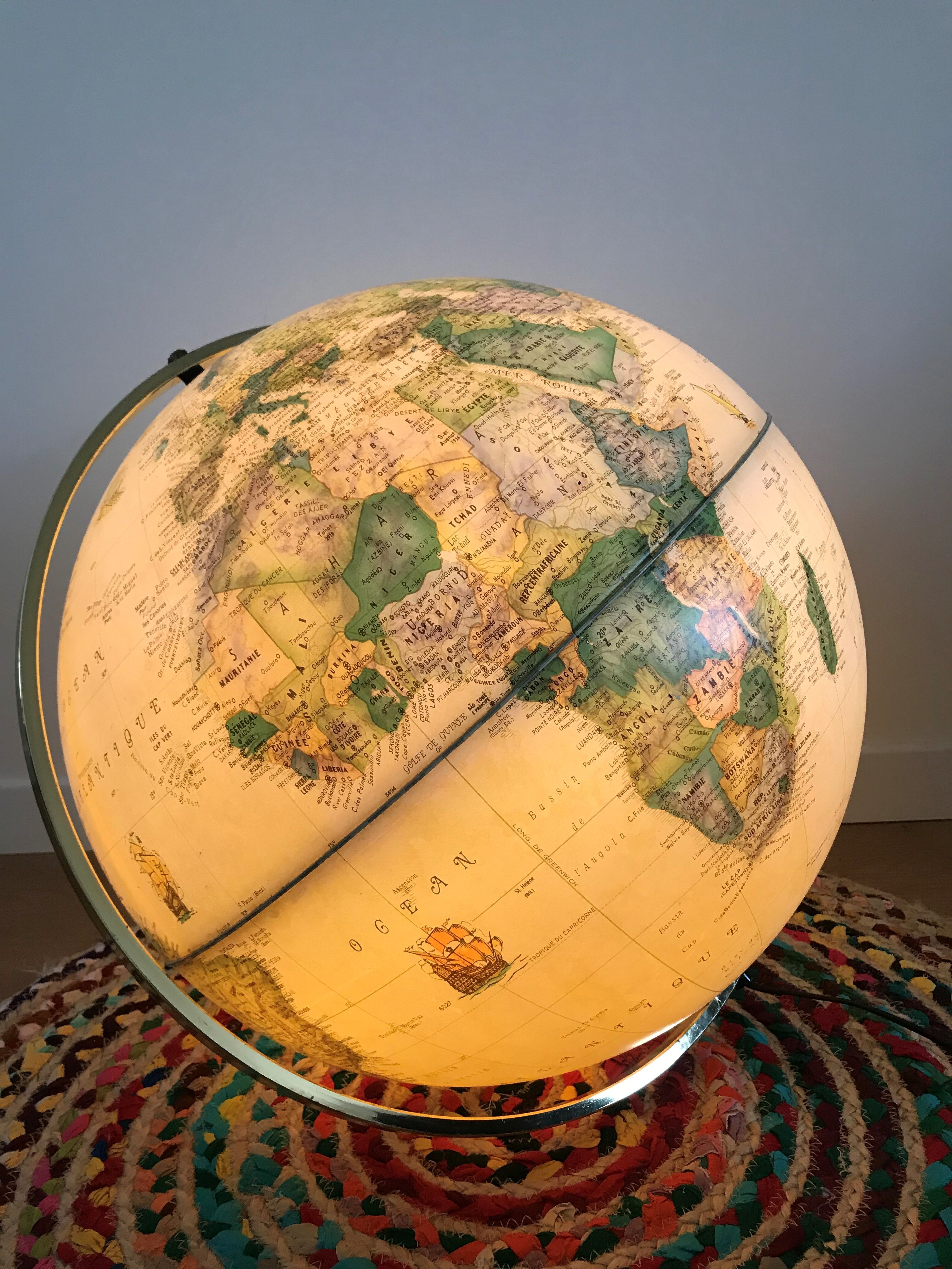 Bright earth globe giant made in Italy