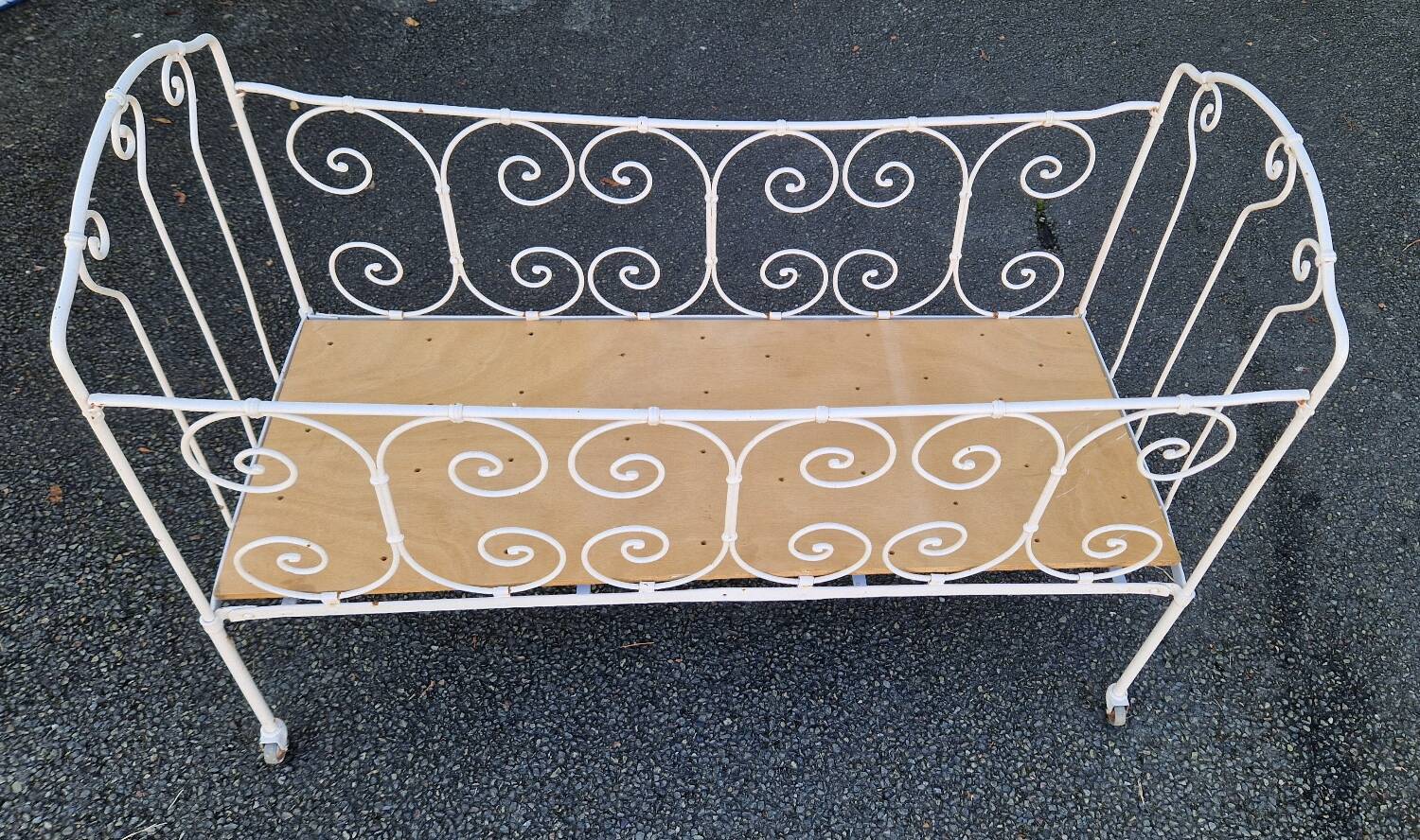 bed child iron bench