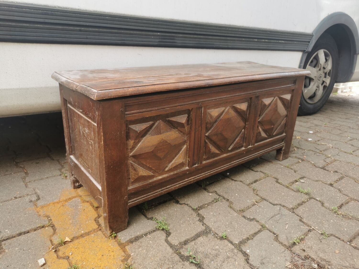 Breton wooden chest diamond