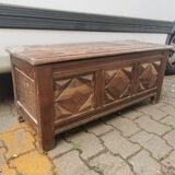 Breton wooden chest diamond