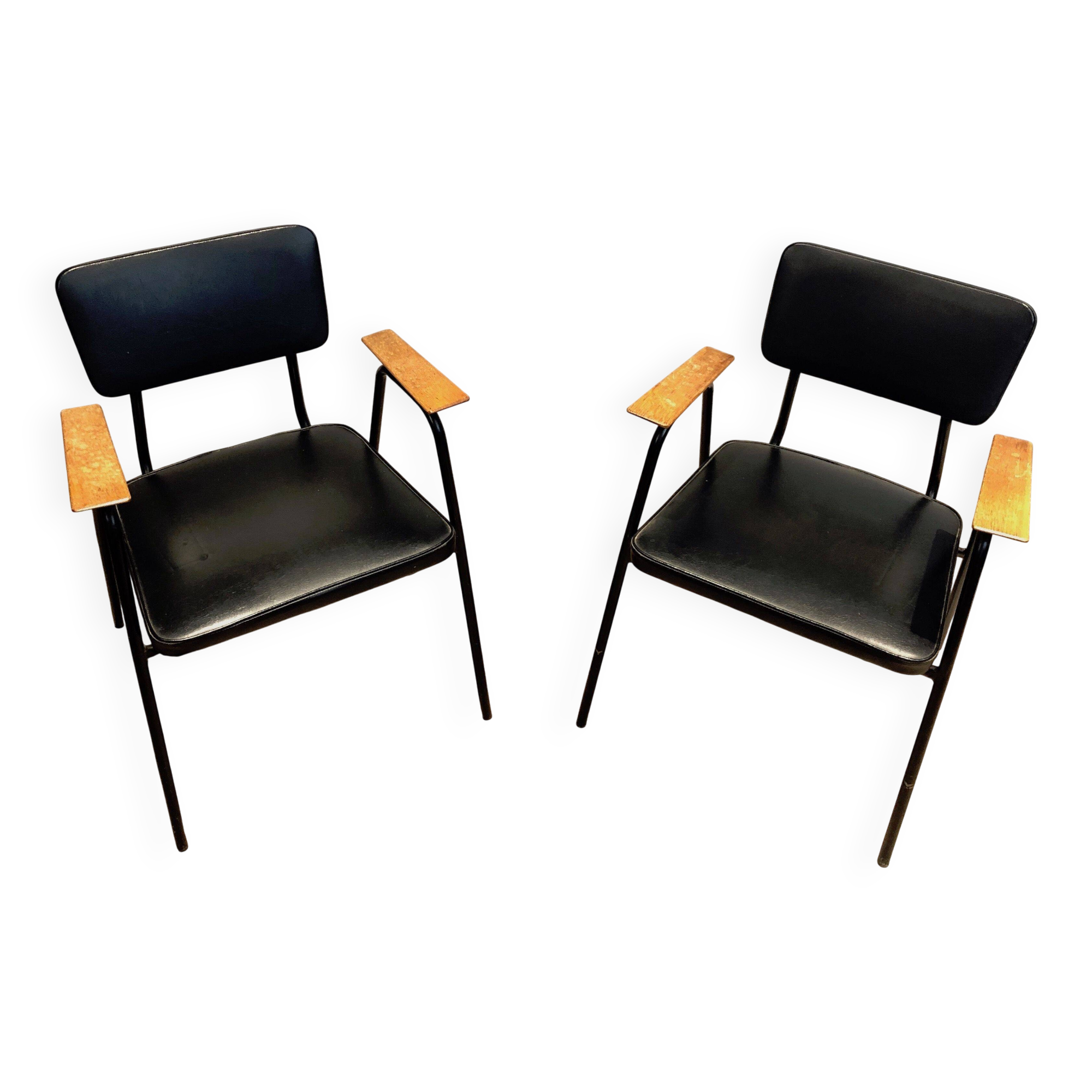 Paire de fauteuils laqués noirs modèle "M" de Pierre Guariche, vers 1950