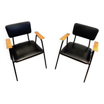Paire de fauteuils laqués noirs modèle ''M'' de Pierre Guariche, vers 1950