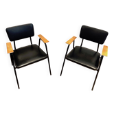 Paire de fauteuils laqués noirs modèle "M" de Pierre Guariche, vers 1950