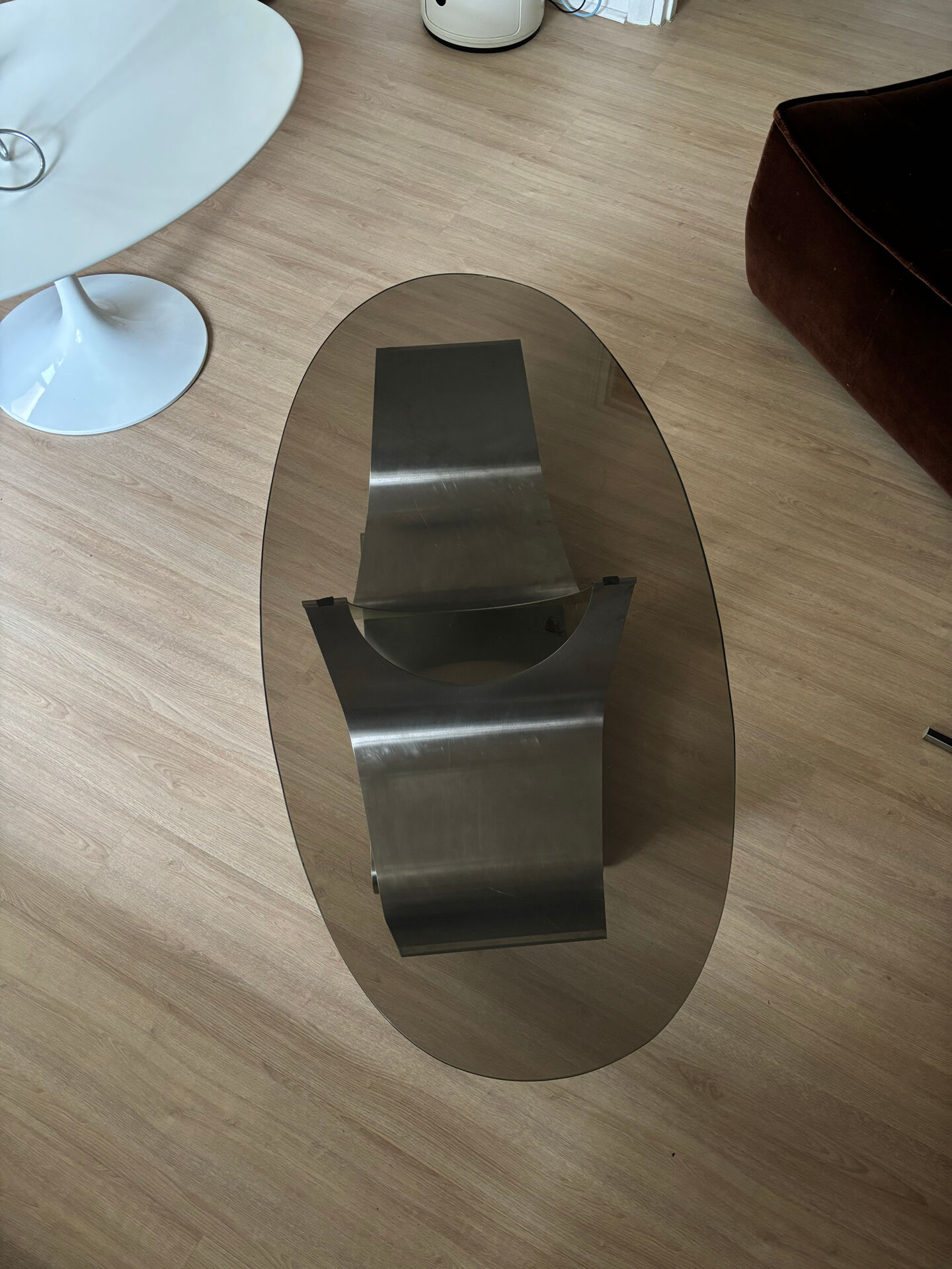 Table basse en verre fumé et chromé style François Monnet