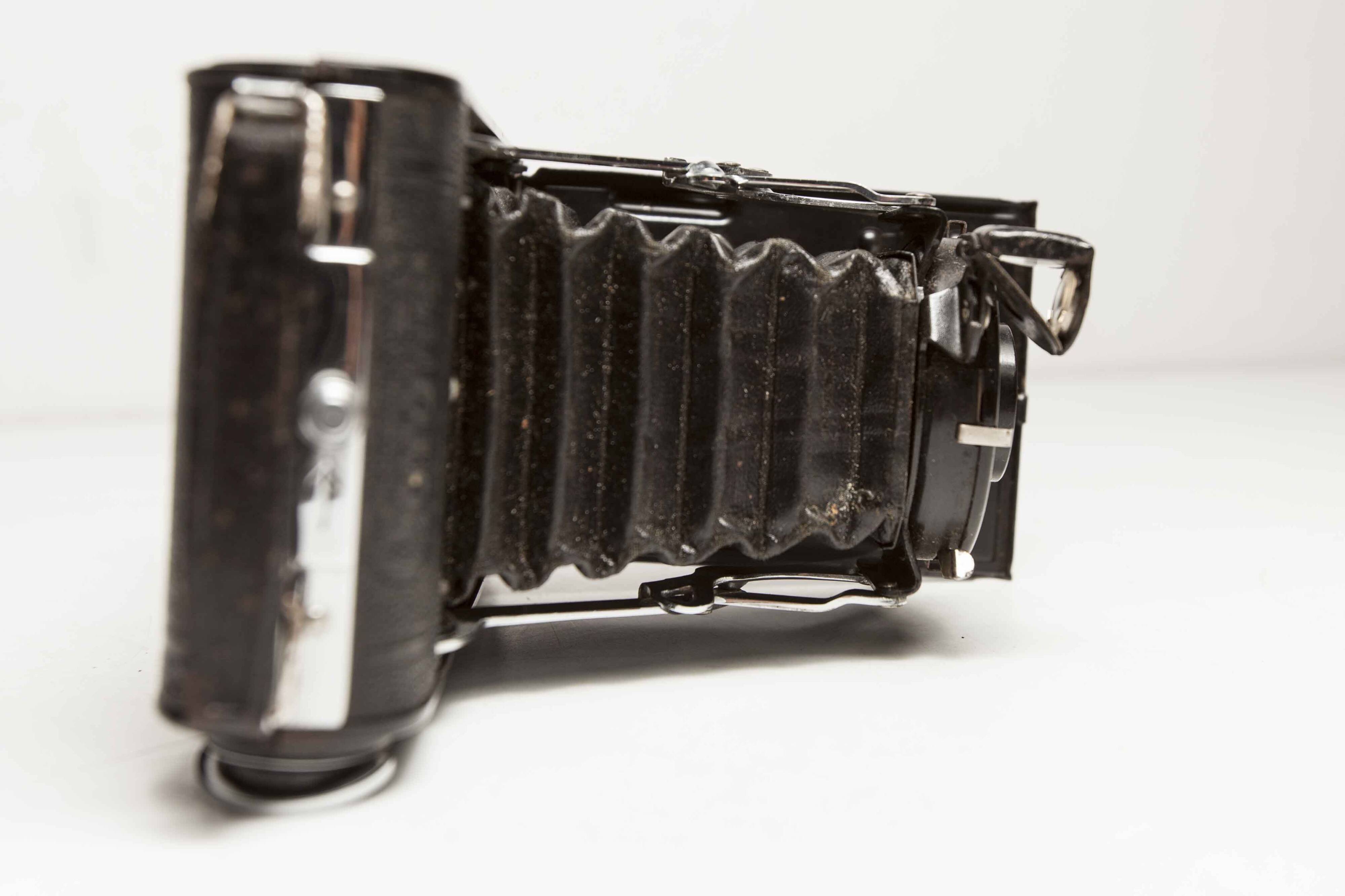 Appareil photo argentique Coronet Folding 6x9 1946 objectif menisque foyer fixe et pochette cuir