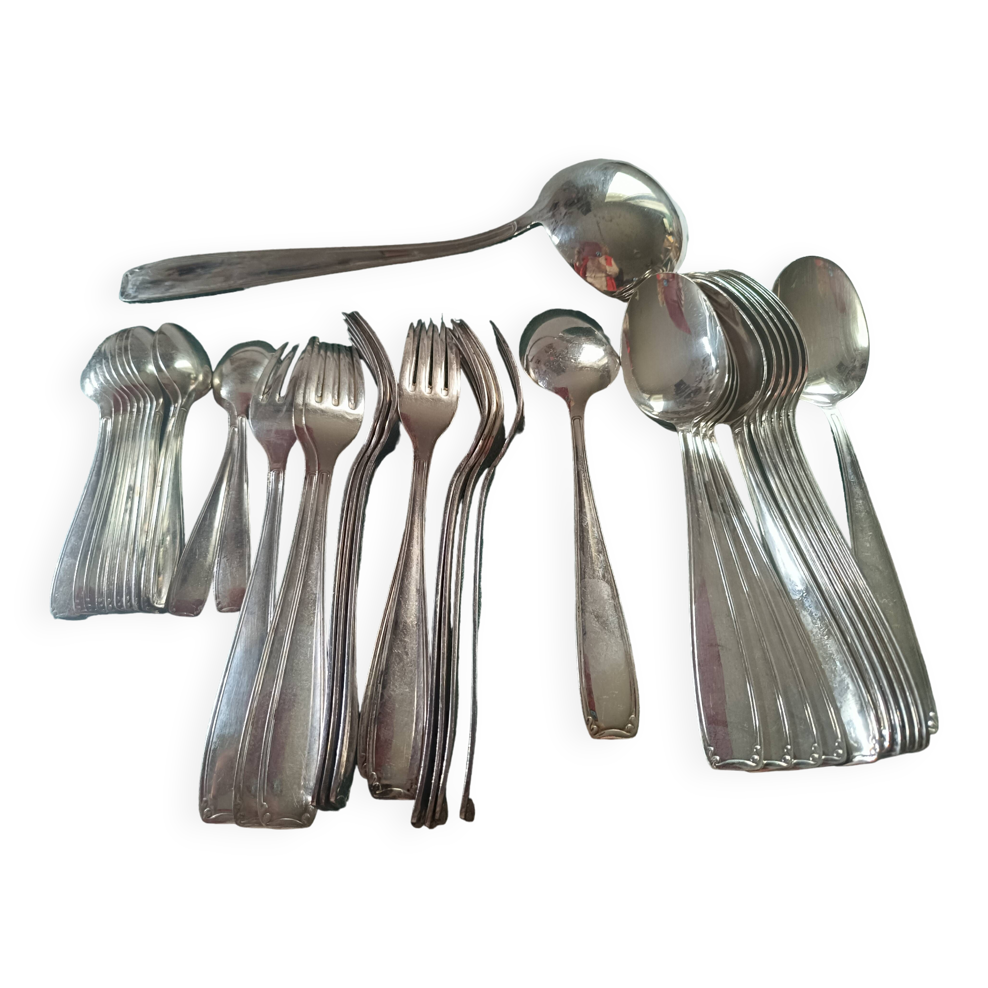 Silver metal cutlery. 12 spoons+12 forks+12 teaspoons+ladle. In box.