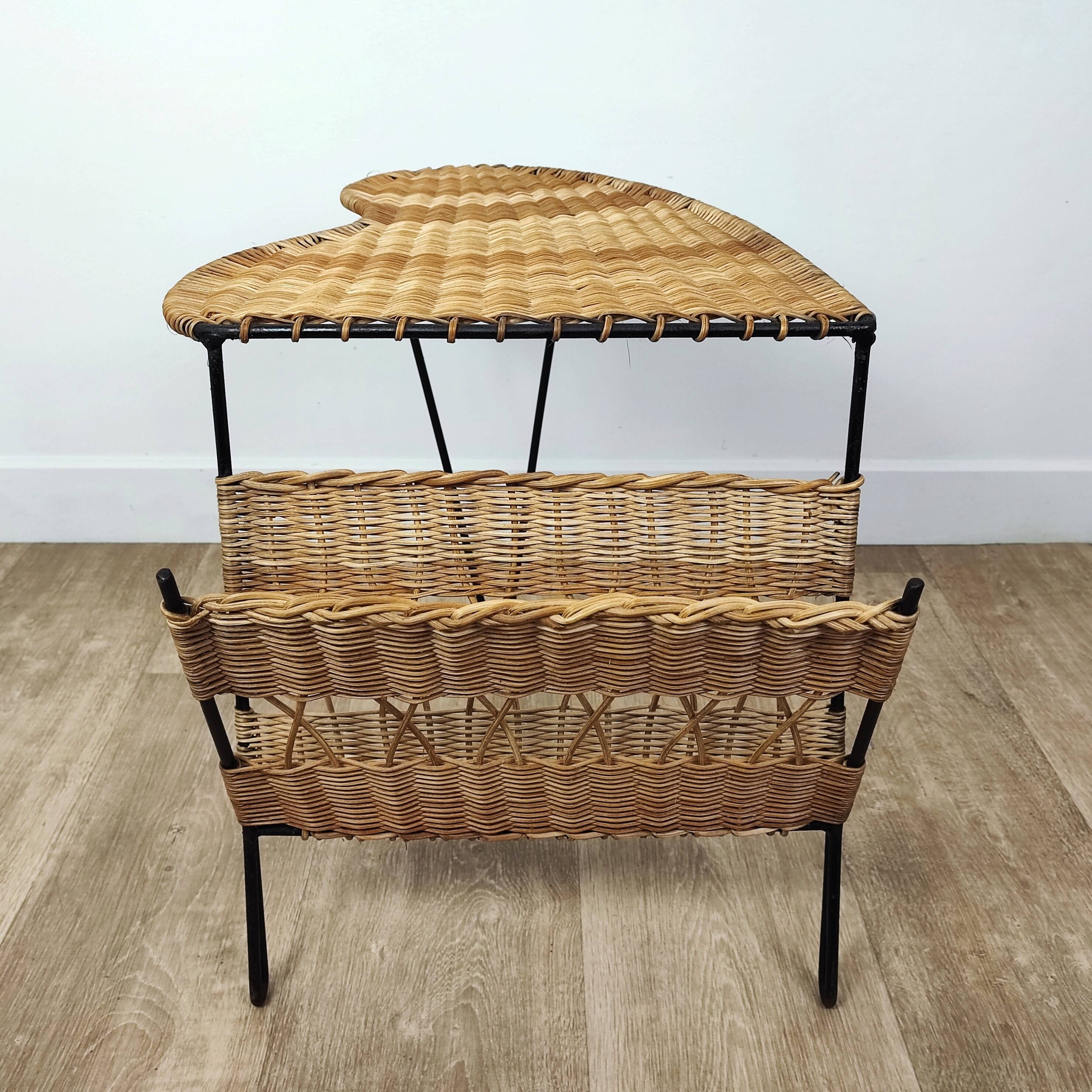 Table d'appoint porte-revues