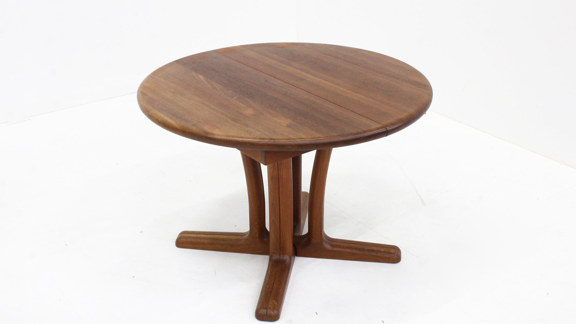 Vintage Dyrlund Danish round dining table teak