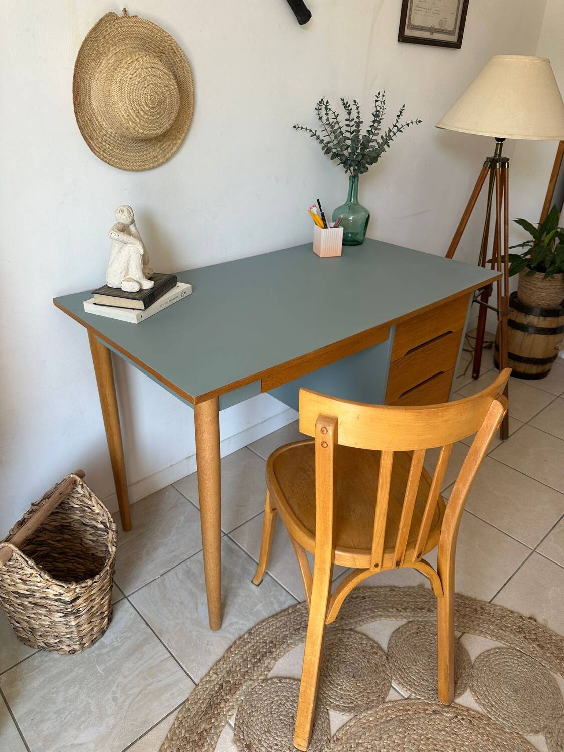 Scandinavian desk with its Baumann chair