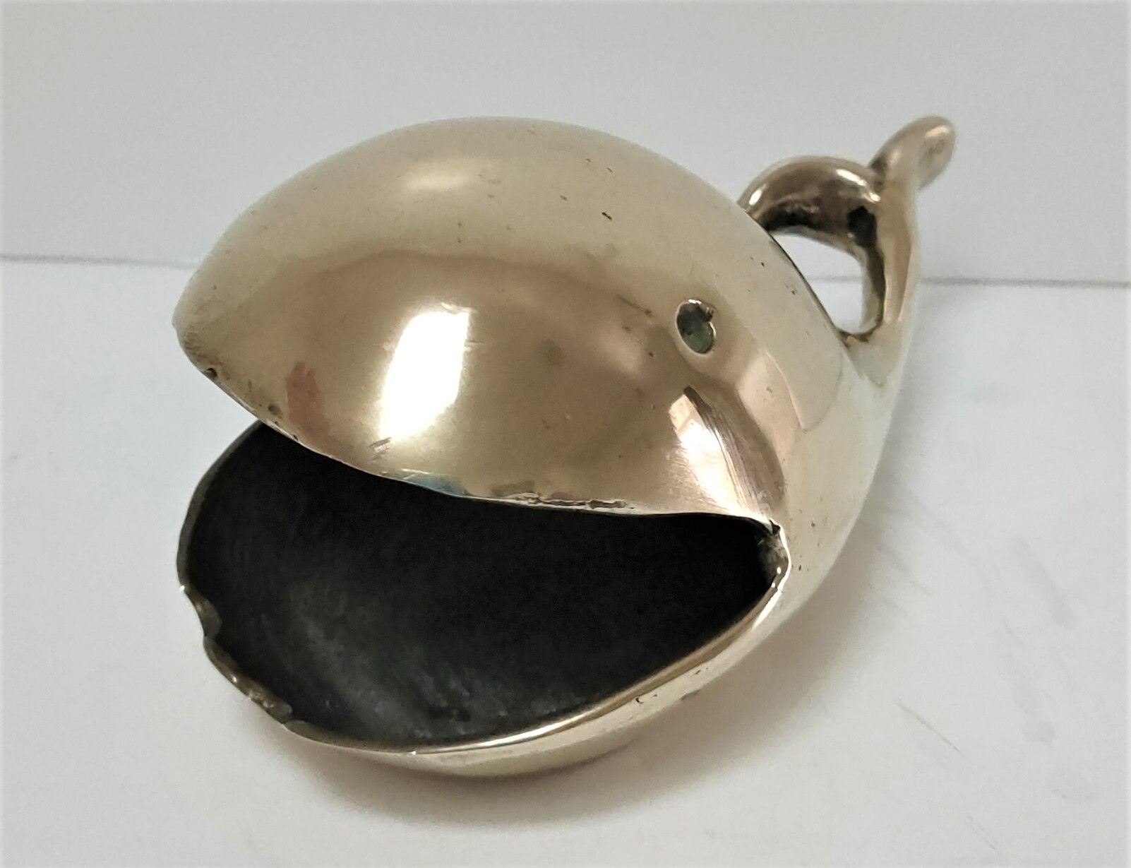 Zoomorphic ashtray massive brass whale 70s